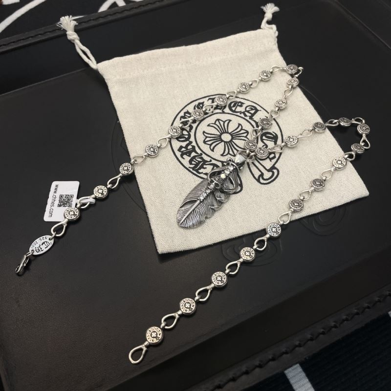 Ch*0me He**ts necklaces